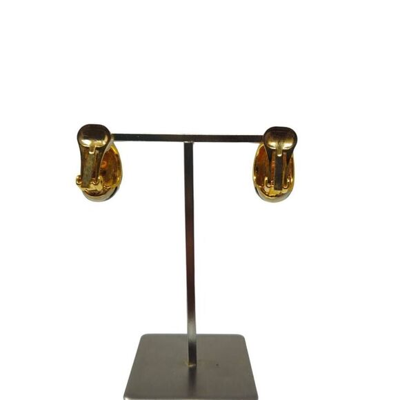 Vintage Kenneth Jay Lane Black and Cream Enamel Swirl Clip-On Earrings | 1.04" | - Picture 3 of 8